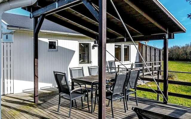 6 Person Holiday Home in Löttorp