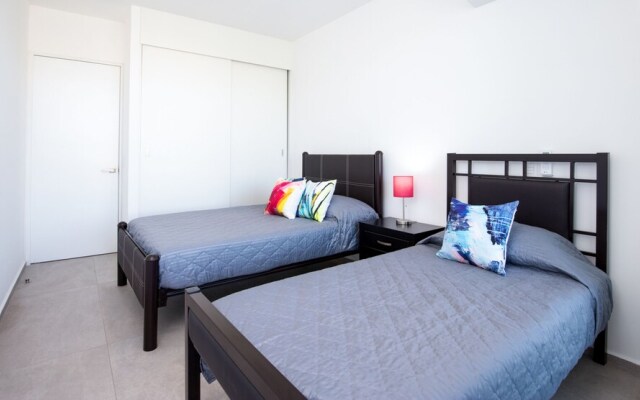 Condo Aria Ocean 411 by Kivoya