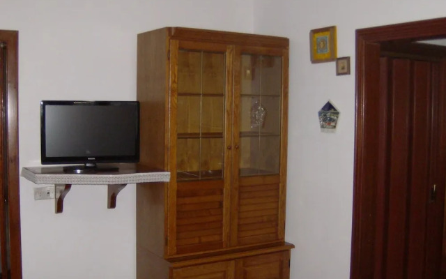 Sunlit Home With Pool