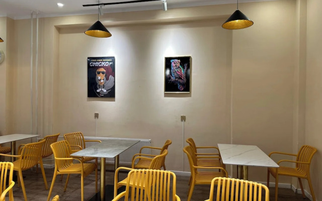 Eagle Town Service Apartment