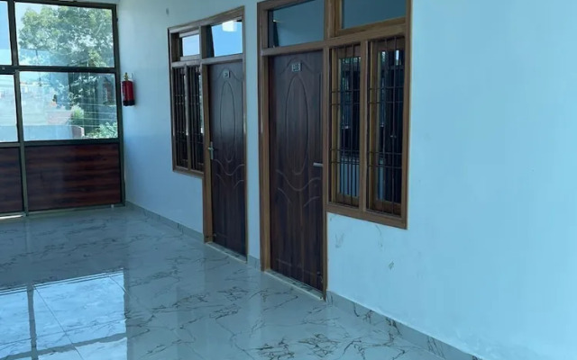 Ayodhya Dham Hotel By GRB