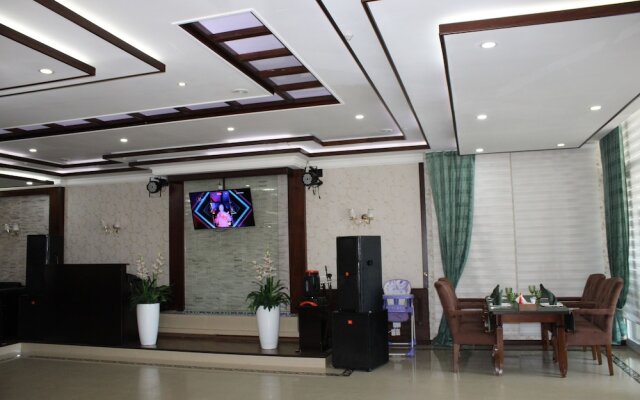 Zarafshan Grand Hotel FIEZ