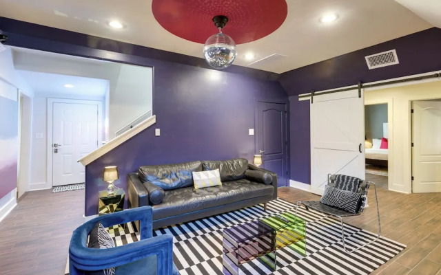 5 Mi to Dtwn Austin: Vibrant Home w/ Patio