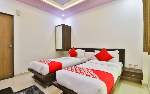 OYO 22374 Hotel Navjivan