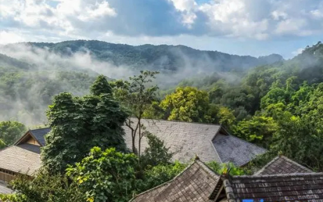 Mangjing · Juyuan Sunset Sea of Clouds Courtyard (Jingmai Mountain Ancient Tea Forest Scenic Area) — hotel in Pu'er