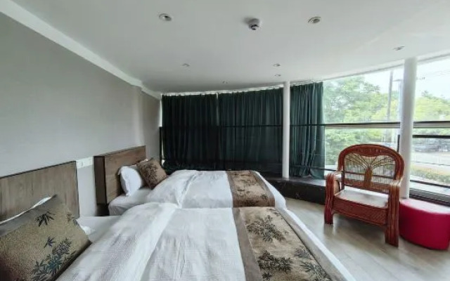 Zihuan Hotel (Dushi Road)