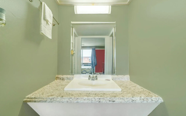 Lamplighter Inn By OYO Independence