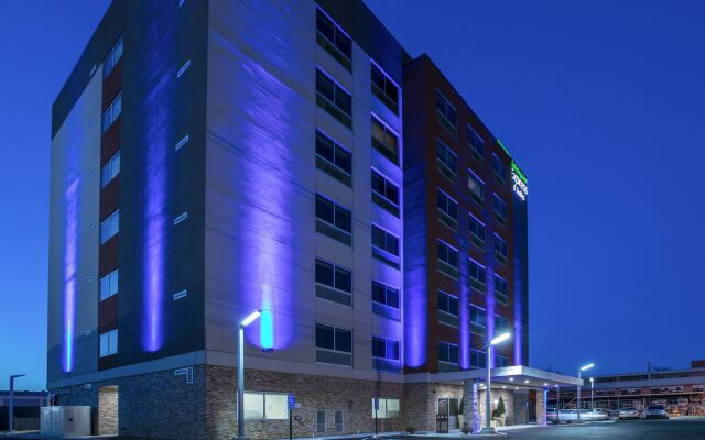 Holiday Inn Express & Suites Jersey City North - Hoboken, an IHG Hotel