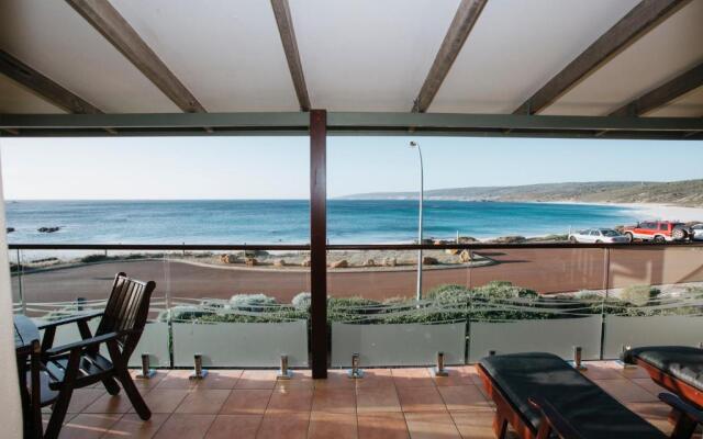 Canal Rocks Beachfront Apartments
