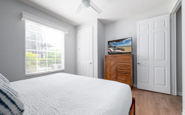 Casa Lucia Lakeview 3 Bedroom Condo by RedAwning