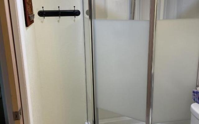 Loft , boat dock, 2 bedrooms , pet friendly