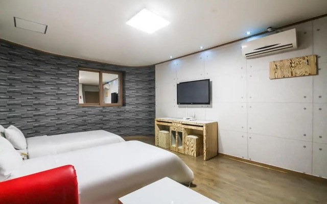 Hotel Lie