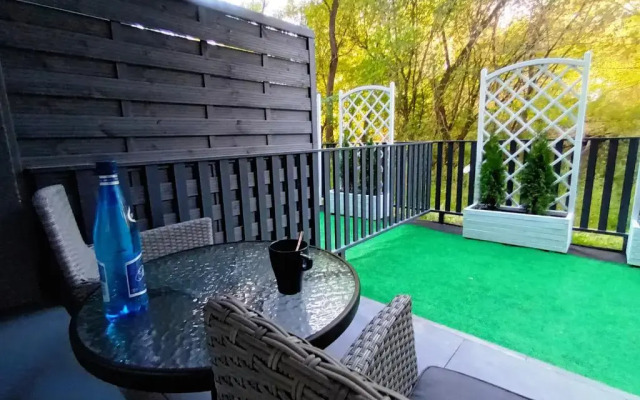 Metro Marymont Pleasant Studio