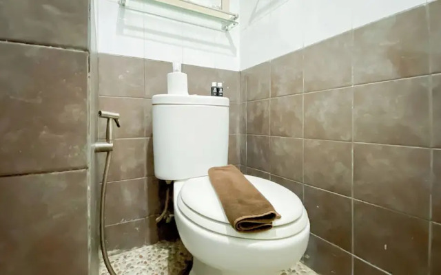 Best Price And Relaxing 1Br At Green Pramuka City Apartment