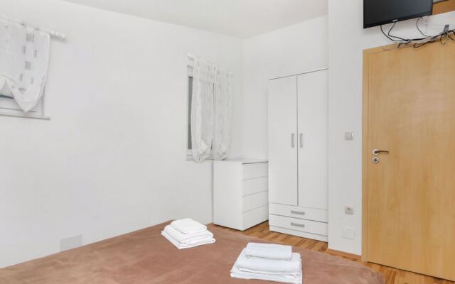 Apartment Cico Hvar/Pokrivenik 25302