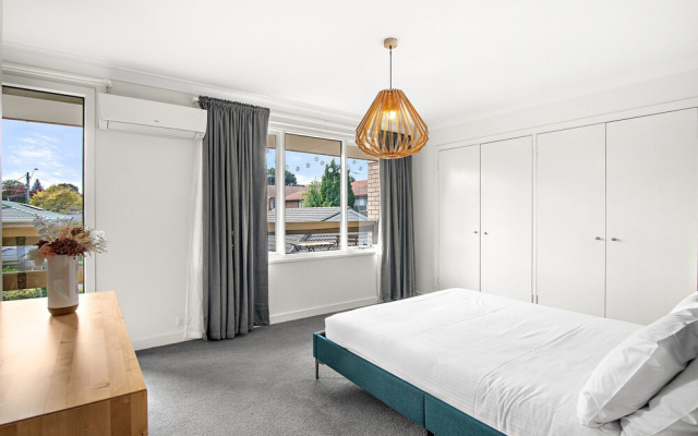 Family Friendly 3-bed With Courtyard & Parking