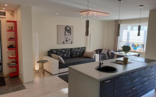 Samsara I: Peace begins with a smile