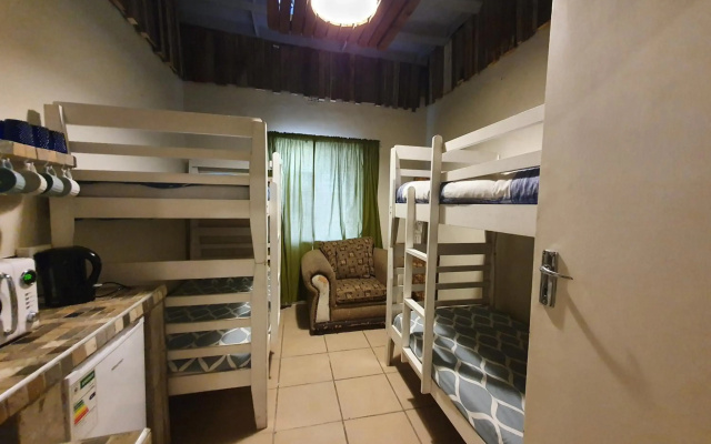 Strand Family studio en-suite 6 sleeper Kitchenette Helderberg CT