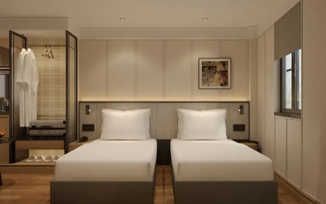Hoan Kiem Legend Ha Noi Hotel