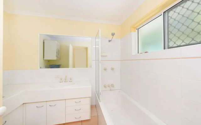 Sunbright 2/5 Petrel Street