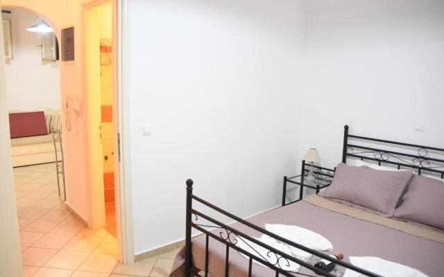 Little Yard Studios & Apartments #3