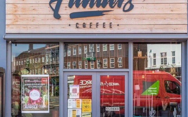 Hazelgrove Apartment | By Huluki Sussex Stays