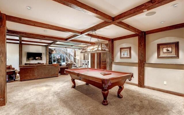 5 O Clock Lodge Peak 8 Private Home by Pinnacle Lodging