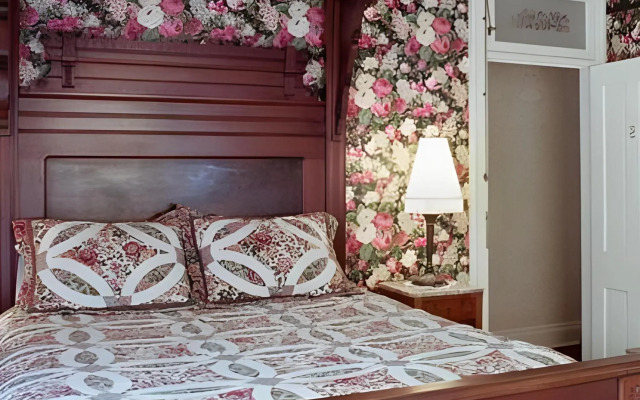 St. Elmo Hotel