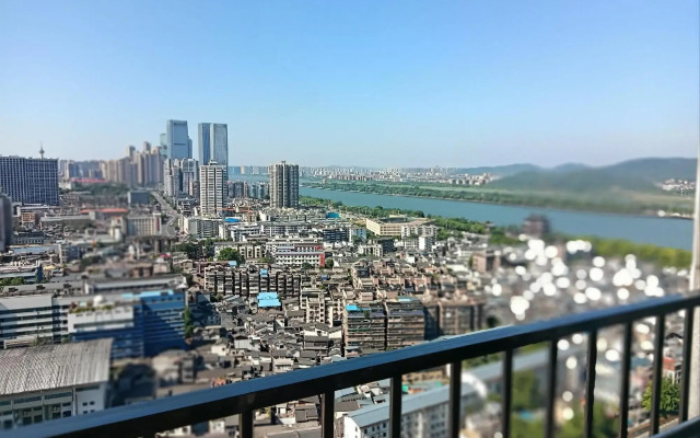 Changsha Post-90 Theme Hotel (Wuyi Square IFS International Financial Center)