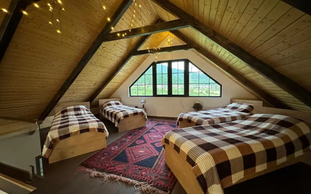 Qafqaz Suite Wood Stack