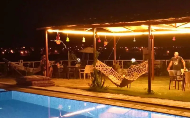 Bu Bungalow Hotel