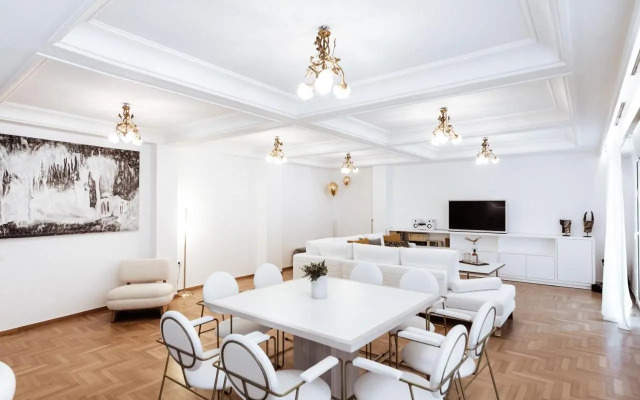 Luxury 3BR Apartment in the Heart of the City