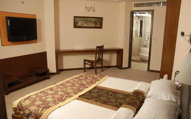 The River Crescent Resort