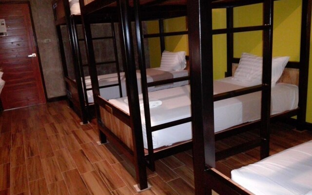 Lanta Chaolay Hostel