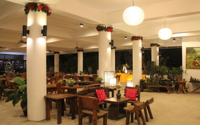 Laiya White Cove Beach Resort