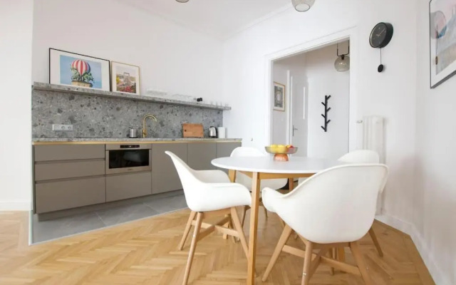 Premium Apartment by Hi - Central 2 BR - best view