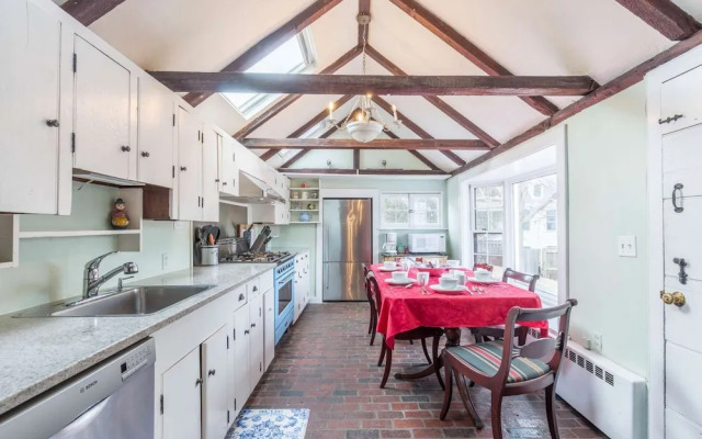 Rockmere Inn