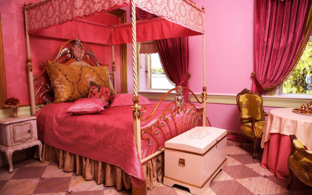 Lola 38 Hotel