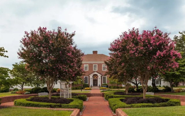 Virginia Crossings Hotel, Tapestry Collection By Hilton
