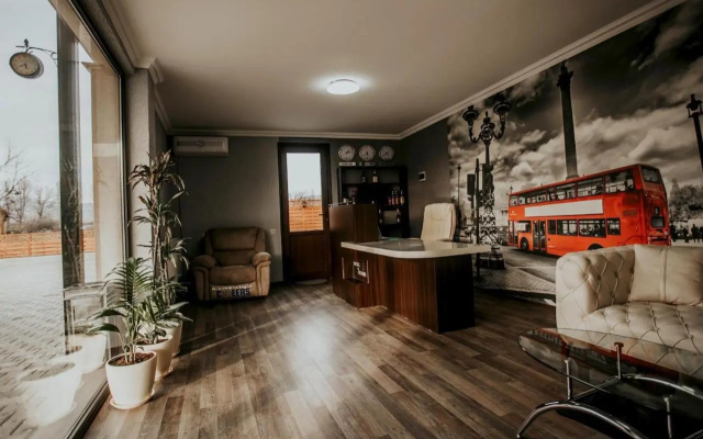 7 Rooms Hotel