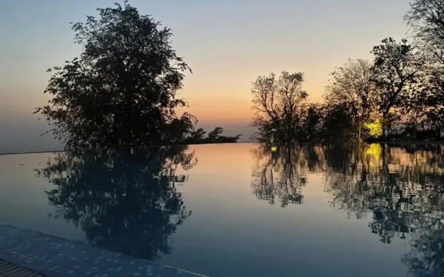 An Extravagant Pushp Villa Overlooking the Ganges