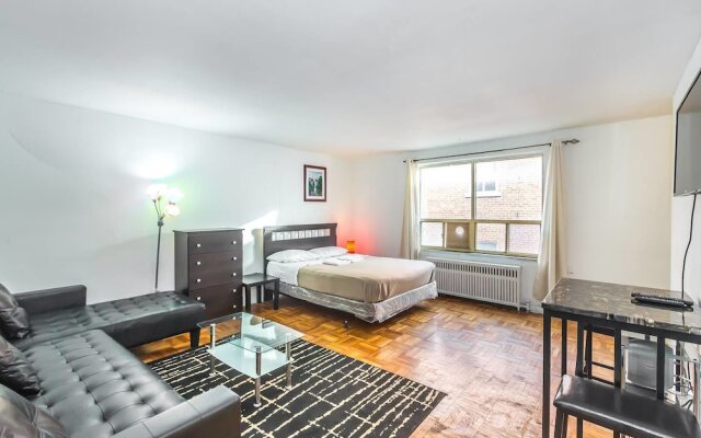 Magnificent Studio at Leaside -10 Mins to Downtown