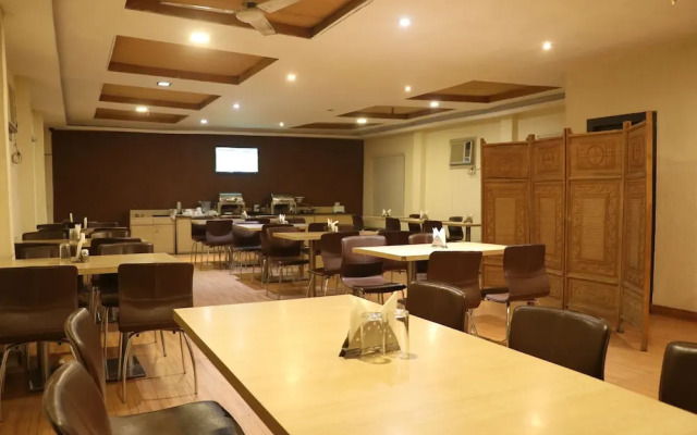 OYO 9182 Kings Crown Hotel