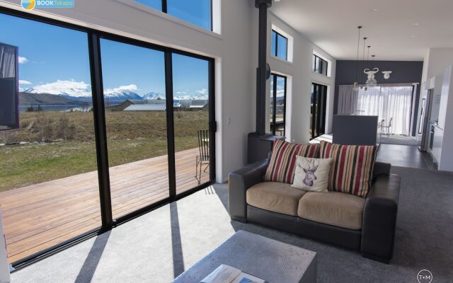 Flat White Lake View Lodge