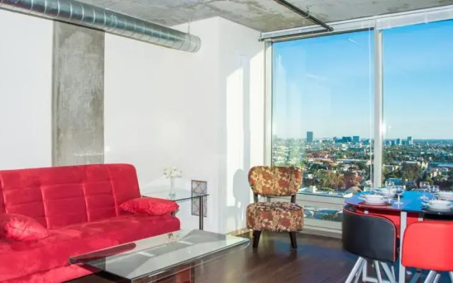 Hollywood Hoffman Apartment
