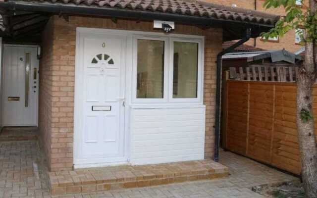 Budget Ensuite Room in Thamesmead