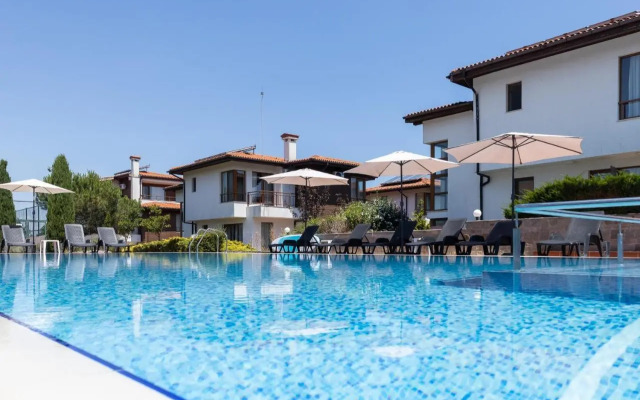 Villas in Complex Trakiyskiy Bryag