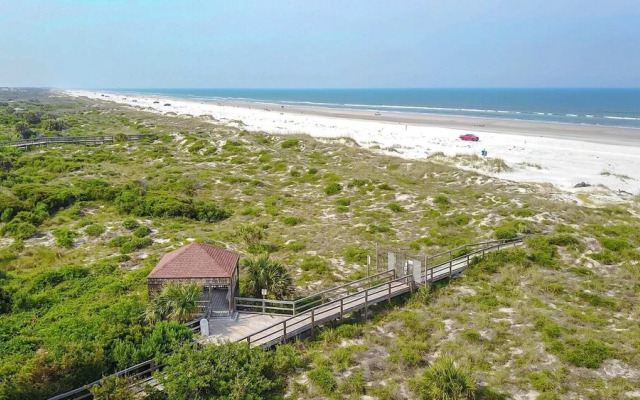 Oceanfront Luxury: 2BR Condo, St. Augustine