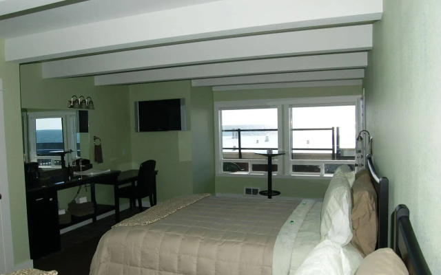 Beachfront Manor Hotel