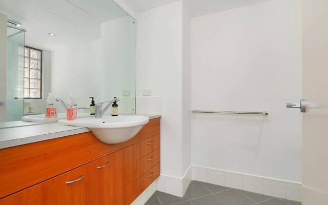 Convenient 3 Bedroom Apartment Close to Casino and CBD